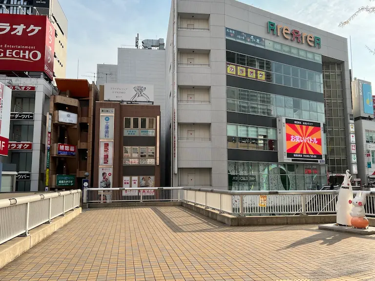 アレアレア前の通路