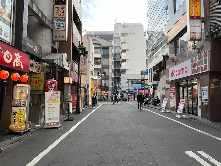 docomoショップのある通り